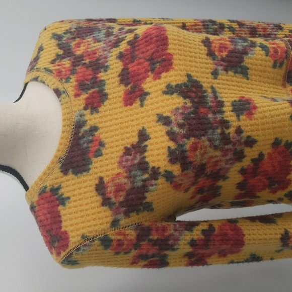 Out From Under Waffle Knit Long Sleeve Yellow Floral Cropped Top - Size M - Picture 4 of 12